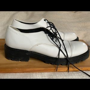 38/8 Women’s white leather platforms, worn once